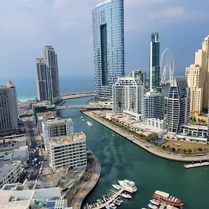 Marina Walk Gem Modern With Pool & Gym Access, Steps To & Metro Dubai
